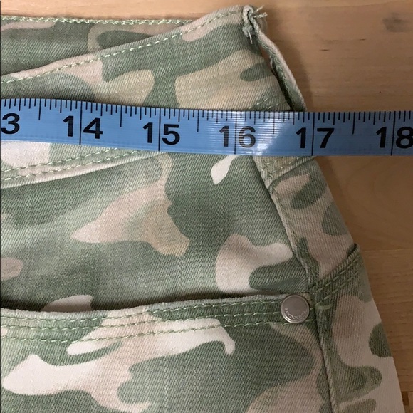 Bandolino camo capri size 8 - Picture 6 of 7